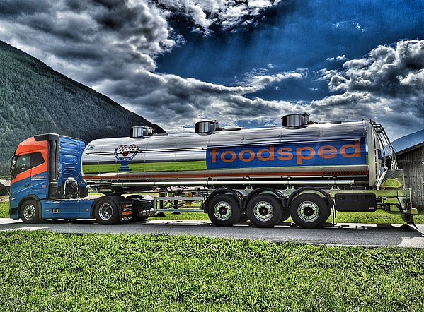 Tankwagen Werbung Tirol mit Foodsped Tankzügen Tankwagen Werbung Tirol mit Foodsped Tankzügen