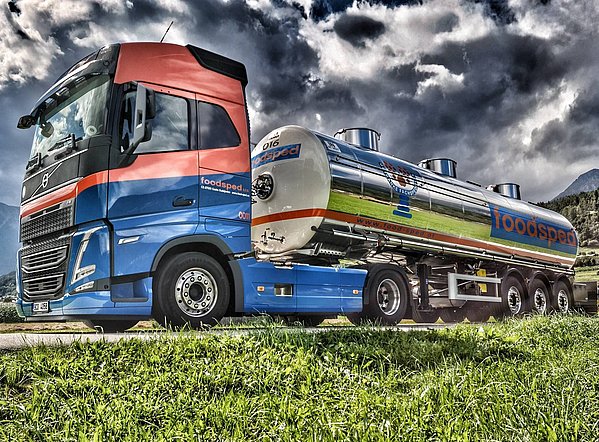 Lebensmitteltransport Tankwagen: ein kompetentes Team Lebensmitteltransport Tankwagen: ein kompetentes Team