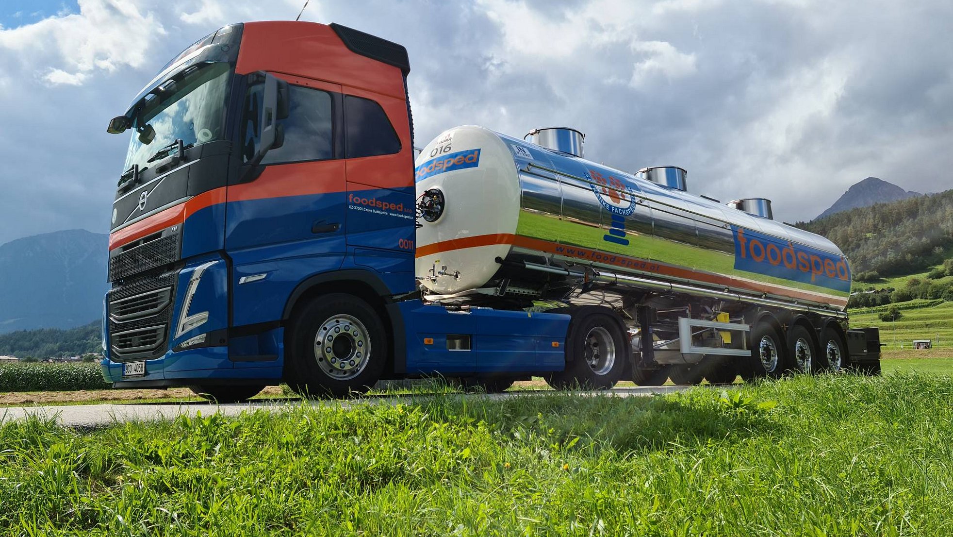 Transport flüssige Lebensmittel / Tankwagen von Foodsped