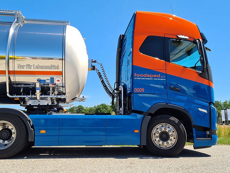 Transport flüssige Lebensmittel / Tankwagen von Foodsped